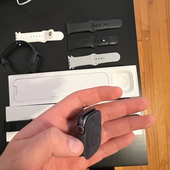 Apple Watch 44mm 4th generation - Picture 5 of 7